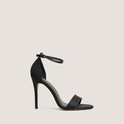 Heeled sandals with round toes black