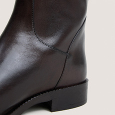Round-Toe Boots dark brown