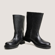 Boots with round toes black