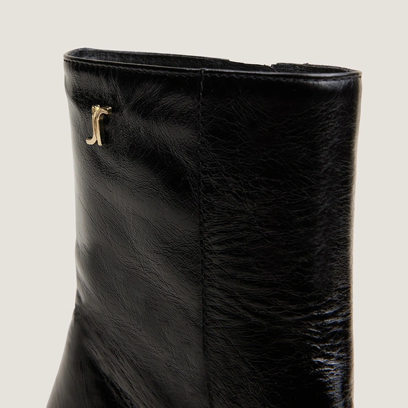 Square-toe ankle boots with monogram in black vintage leather | VAREL