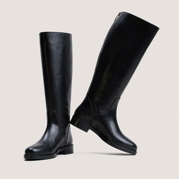 Round-Toe Boots in black leather wide calf size M | FLEUR