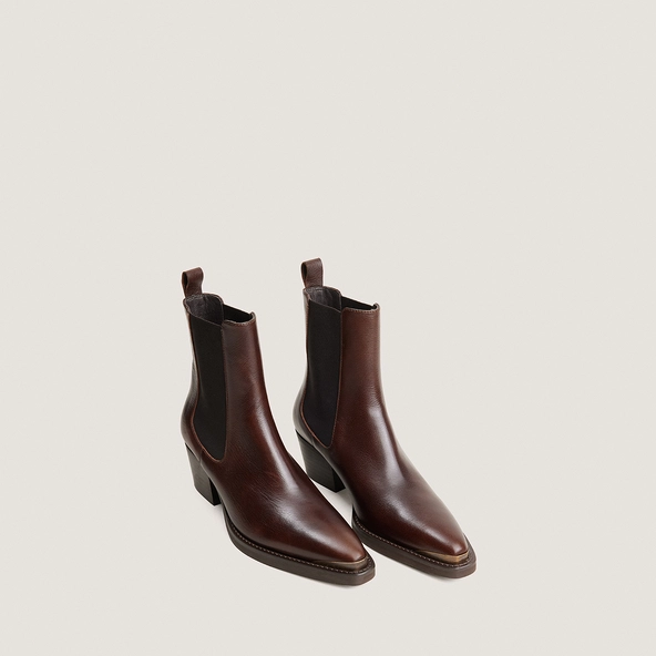 Ankle boots with pointed toes in brown grained leather | DELIRIUM