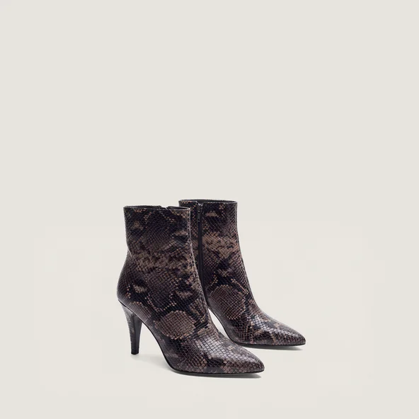 Ankle boots with pointed toes in taupe python-effect leather | DIAPHANE