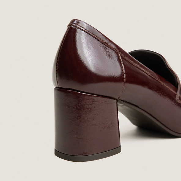 Loafers with square-toes in chocolate shiny leather | DUCHE