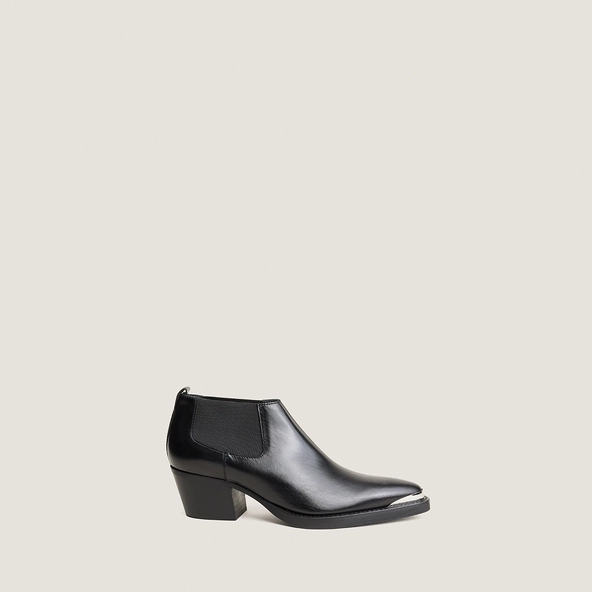 Lowboots with pointed toes in black leather | DELIRIO