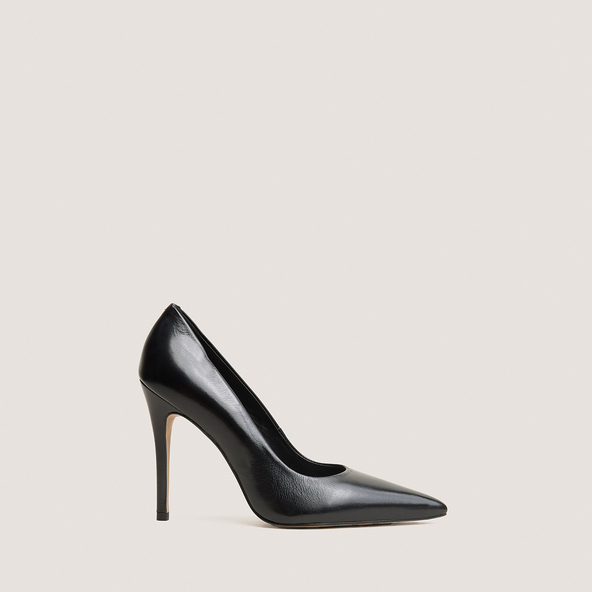 Pumps with pointed toes in black leather | FURTIVE