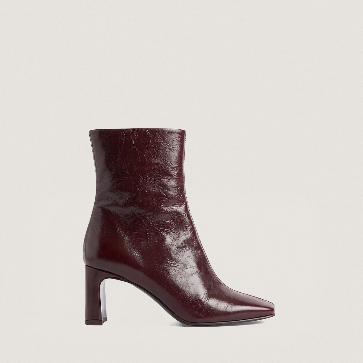 Heeled ankle boots with square toes dark brown