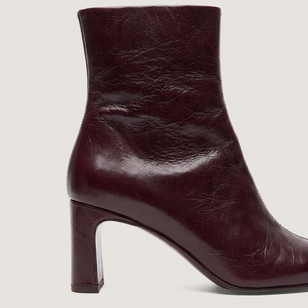 Heeled ankle boots with square toes dark brown