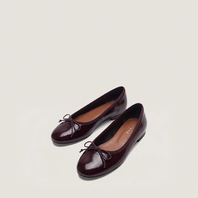 Lace-up ballet flats in burgundy pleated patent leather | dallerine