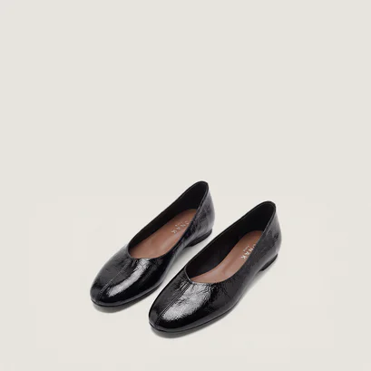 Round-Toe Ballet Flats black