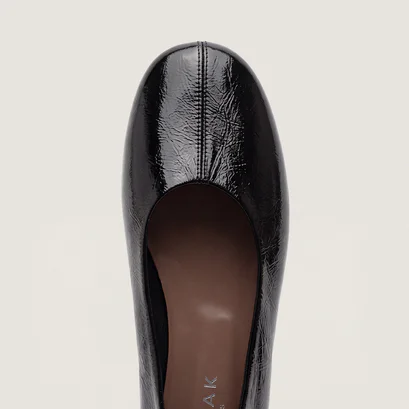 Round-Toe Ballet Flats black