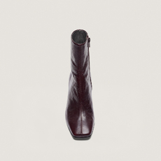 Heeled ankle boots with square toes dark brown