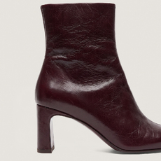 Heeled ankle boots with square toes dark brown