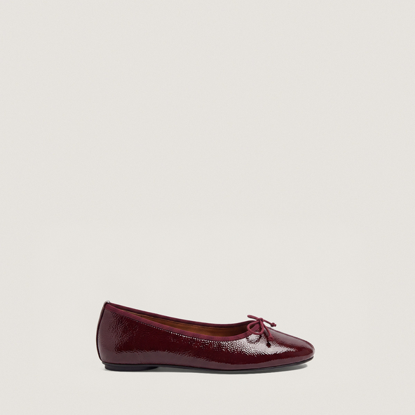 Lace-up ballet flats in burgundy pleated patent leather | DALLETTE