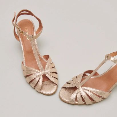 Salom&eacute;s &agrave; brides et bouts ouverts in platinum laminated suede | doliate