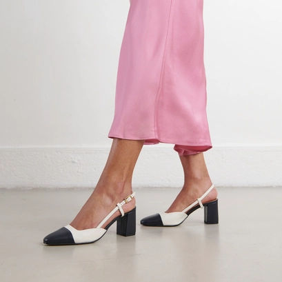 Mary Janes with heel in navy and ecru leather | DHAPOP