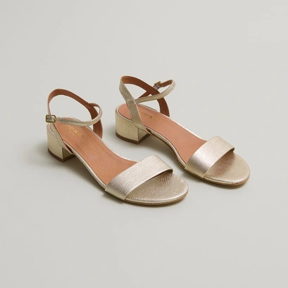 Sandales &agrave; talons carr&eacute;s in gold snakeskin-effect | via