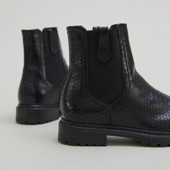 Low boots with notched soles and elastic in black reptile | CANDIDE
