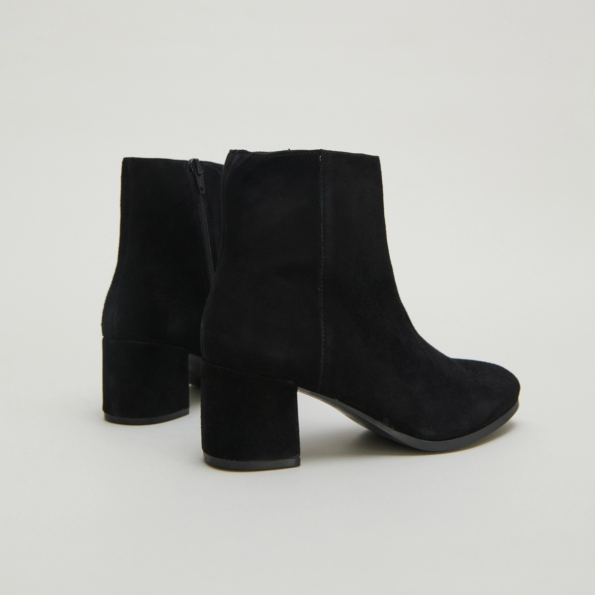 Boots &agrave; talons in black suede | ANNICK