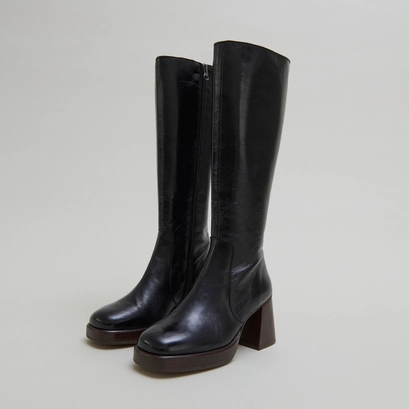 Bottes &agrave; plateformes in distressed black leather | betina