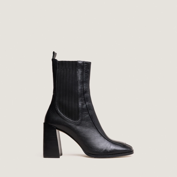 Heeled boots in black leather | VANTI