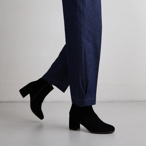 Boots &agrave; talons in black suede | ANNICK
