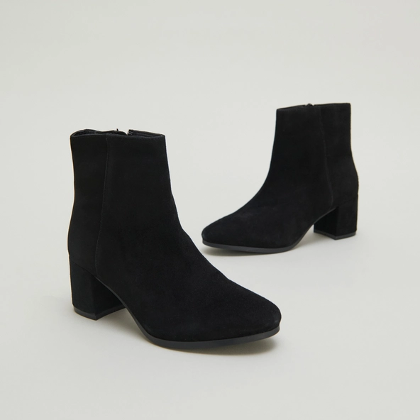 Boots &agrave; talons in black suede | ANNICK