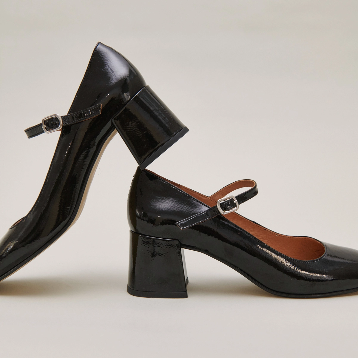 Mary Janes with square heel in black patent leather | ALIENOR