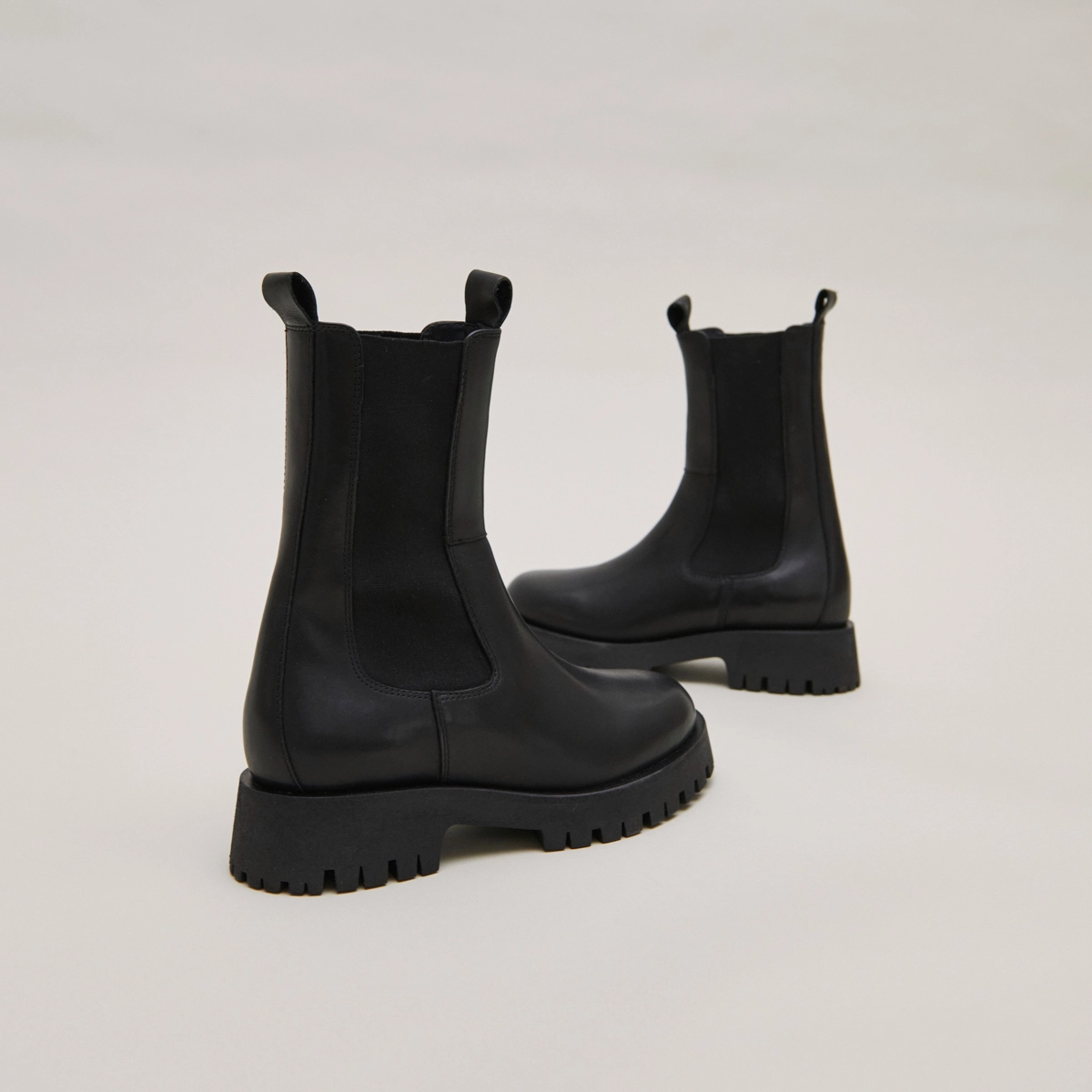 Platform boots in black leather | RIDLE