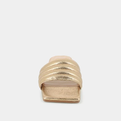 Mules &agrave; bouts carr&eacute;s in gold cracked leather | degati