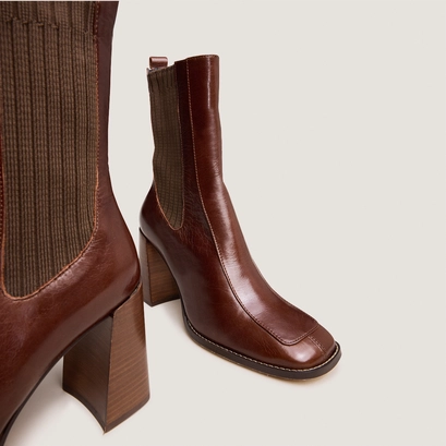Heeled boots in brown leather | vanti