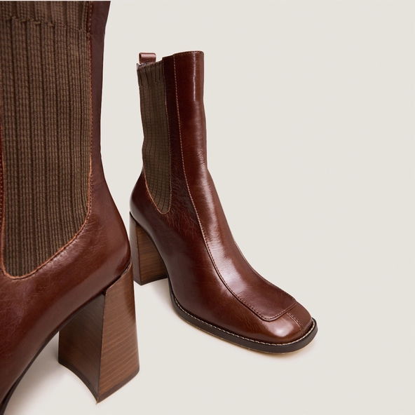 Heeled boots in brown leather | VANTI