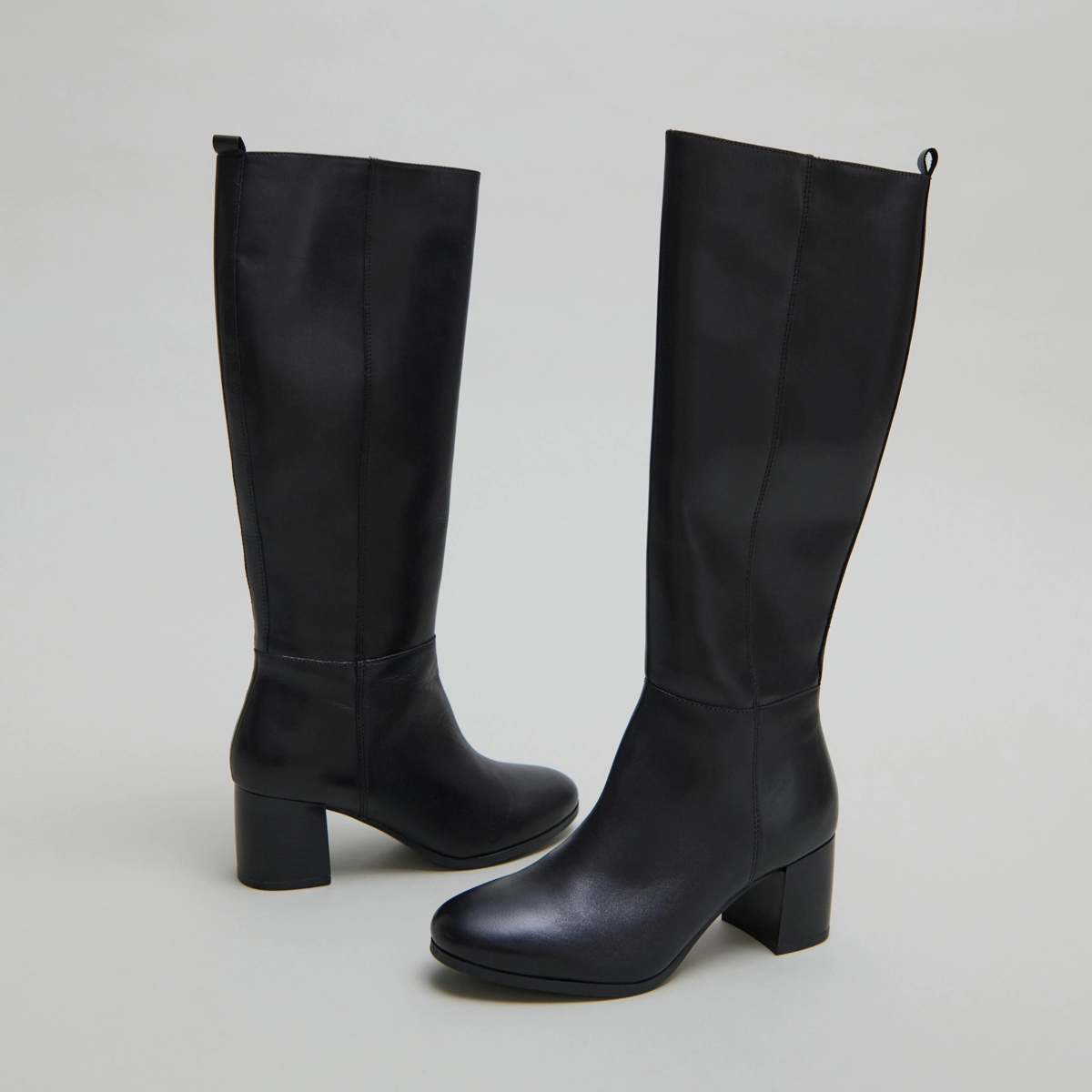 Bottes hautes &agrave; talons in black leather | ARMINA