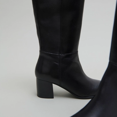 Bottes hautes &agrave; talons in black leather | armina