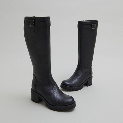 Bottes &agrave; semelles crant&eacute;es et boucles in black grained leather | midas