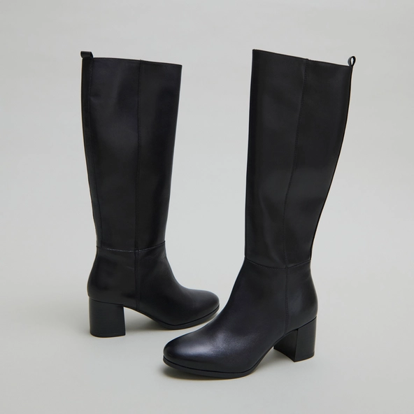 Bottes hautes &agrave; talons in black leather | ARMINA