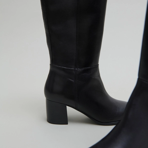 Bottes hautes &agrave; talons in black leather | ARMINA