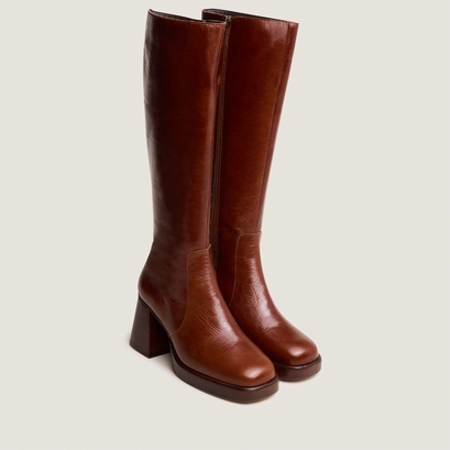 Bottes &agrave; plateformes in distressed brown leather | betina