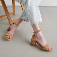 Sandales &agrave; talons carr&eacute;s camel