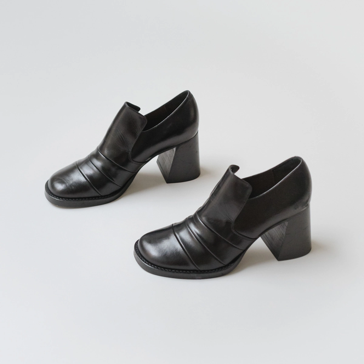 Mocassins à talons in black leather | DESTIN