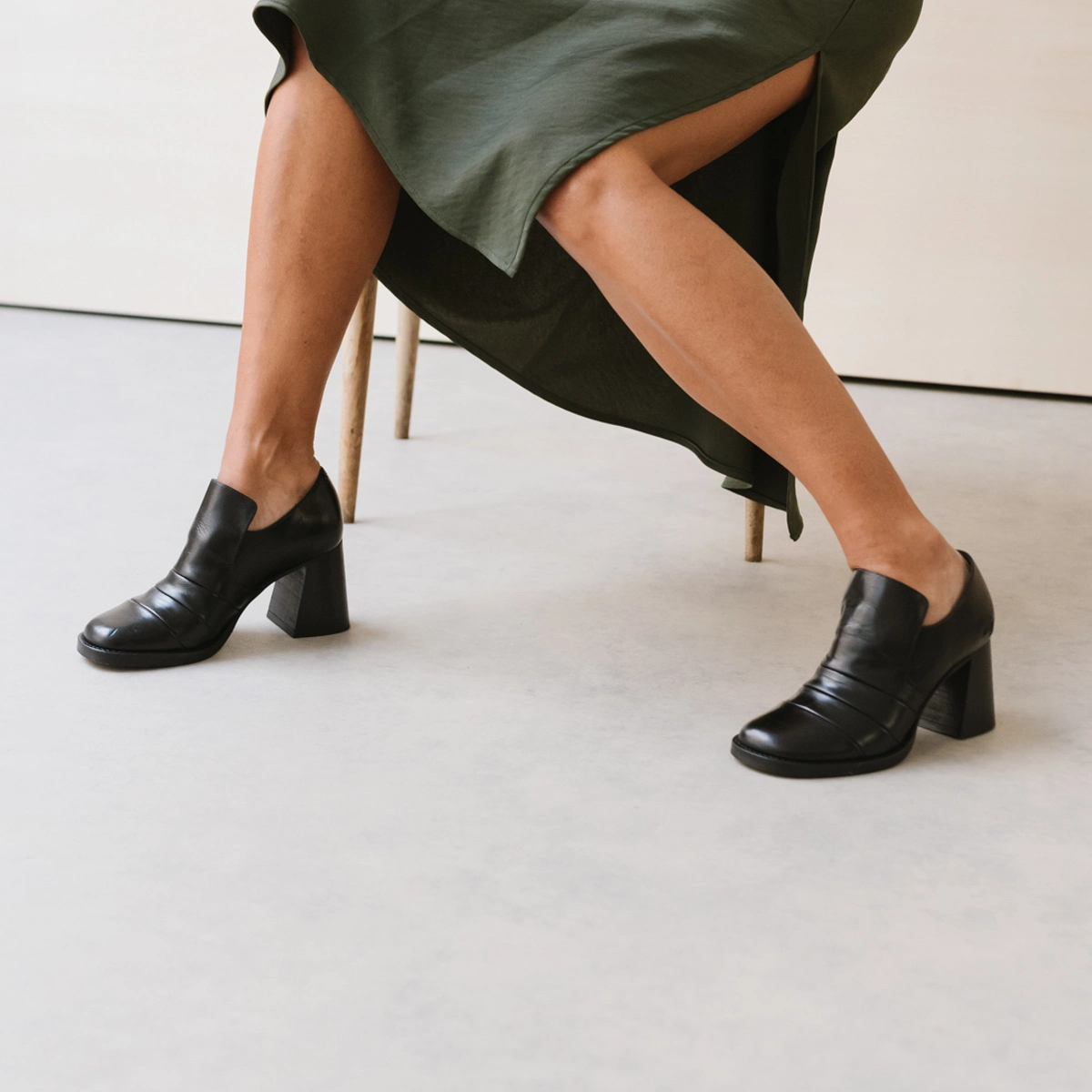 Mocassins à talons in black leather | DESTIN