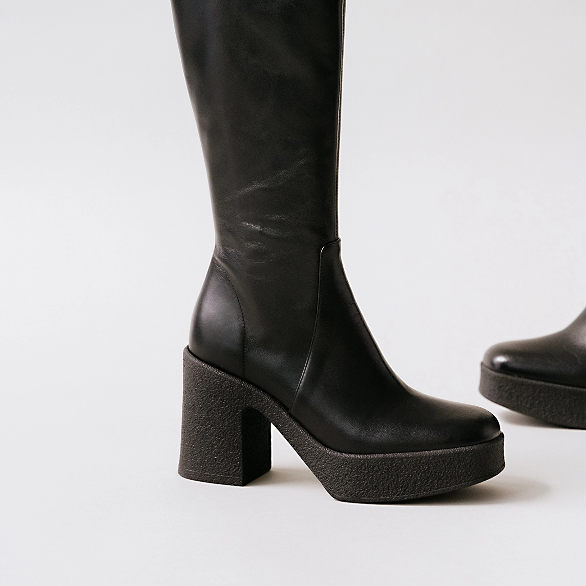 Bottes à plateformes in black aged leather | DRICIA