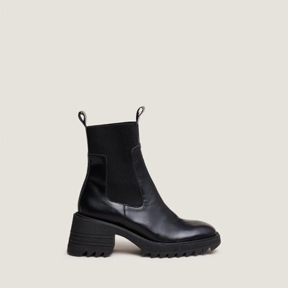 Boots with elastics and notched sole in glazed black leather | dove