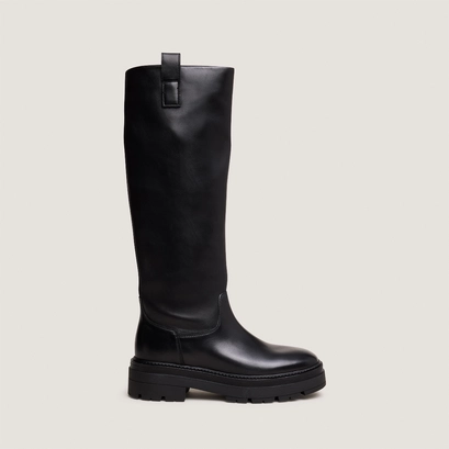 Boots with notched soles and square toe in black leather | picussia