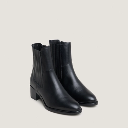 Low boots with elastic band and square heel in black leather | chili