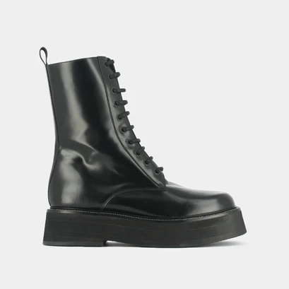 Boots &agrave; lacets et semelles &eacute;paisses in black shiny leather | daffia
