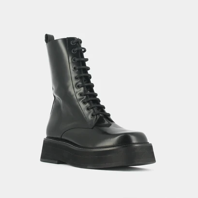 Boots &agrave; lacets et semelles &eacute;paisses in black shiny leather | daffia