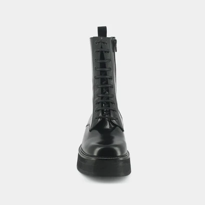 Boots &agrave; lacets et semelles &eacute;paisses in black shiny leather | daffia