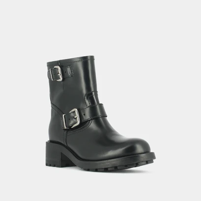 Boots &agrave; talons, semelles crant&eacute;es et d&eacute;tails boucles argent&eacute;es black glazed leather | divius