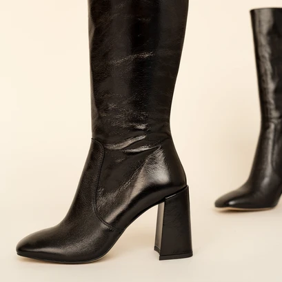Bottes &agrave; talons et bouts carr&eacute;s in black aged leather | vacca
